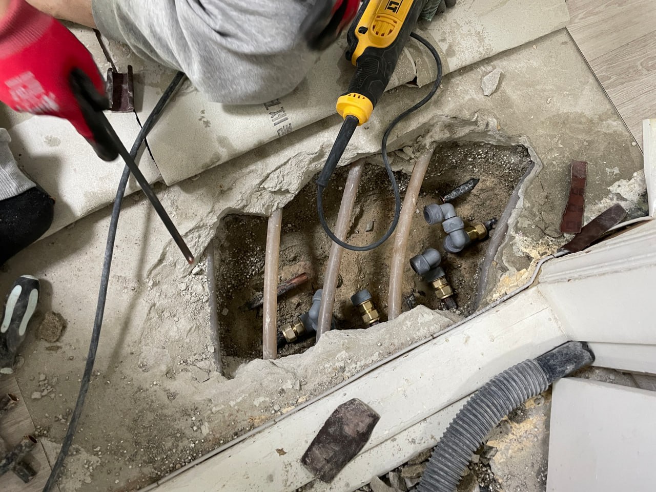 바닥 동파이프 누수 보수 작업